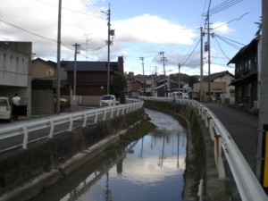 ④里塚川（川合町）