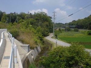 春日井カントリーを流れる畦地洞川・西尾知内